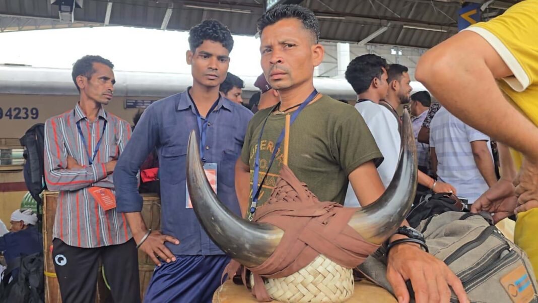 रायपुर : बदलते बस्तर का संदेश लेकर दिल्ली रवाना हुआ बस्तर का प्रतिनिधिमंडल