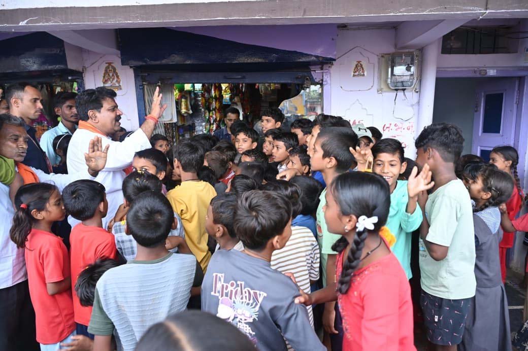 रायपुर : उप मुख्यमंत्री विजय शर्मा ने देर शाम सहसपुर लोहारा के ग्रामीण अंचलों का किया दौरा