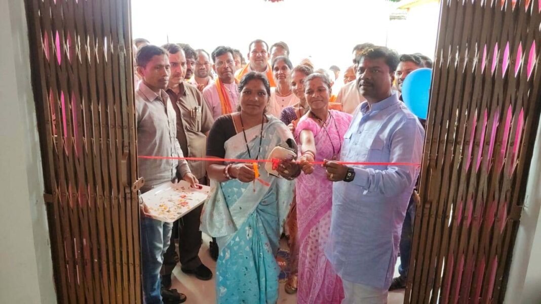 रायपुर : मर्दापाल में वन मंत्री ने ग्राम पंचायत भवन और महतारी सदन का किया लोकार्पण