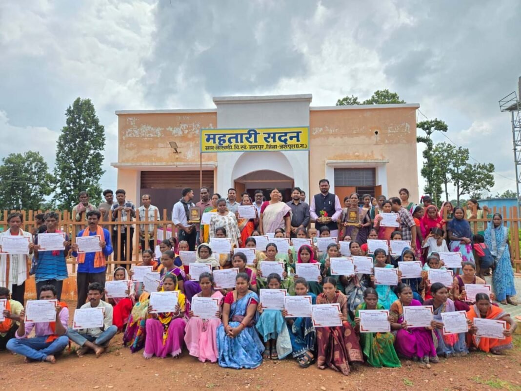 रायपुर : जैशक्राफ्ट के तहत 30 दिवसीय बांस एवं फर्नीचर निर्माण प्रशिक्षण सम्पन्न