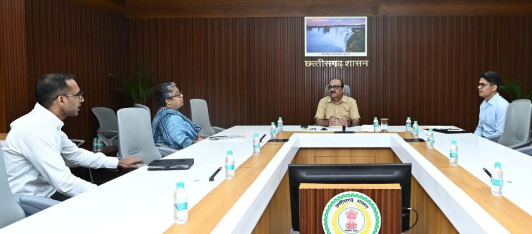 रायपुर : मुख्य सचिव की अध्यक्षता में वरिष्ठ सचिव समिति की बैठक संपन्न