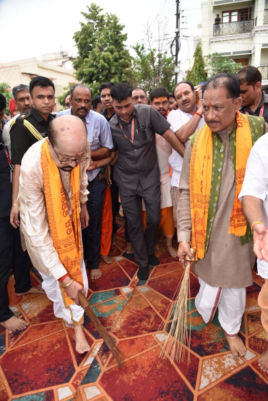 रायपुर : रथयात्रा महोत्सव में शामिल हुए राज्यपाल डेका