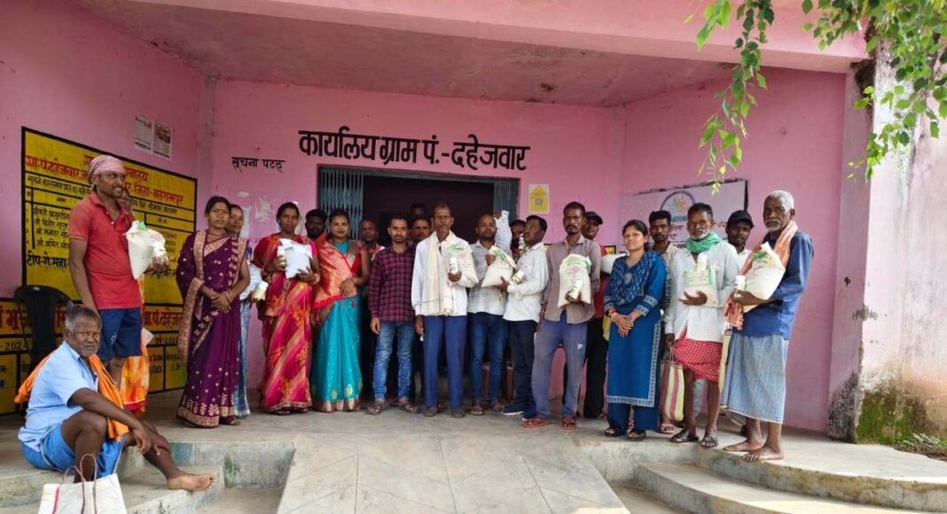 रायपुर : राष्ट्रीय खाद्य सुरक्षा योजना के तहत किसानों को निःशुल्क मिनीकिट बीजों का वितरण