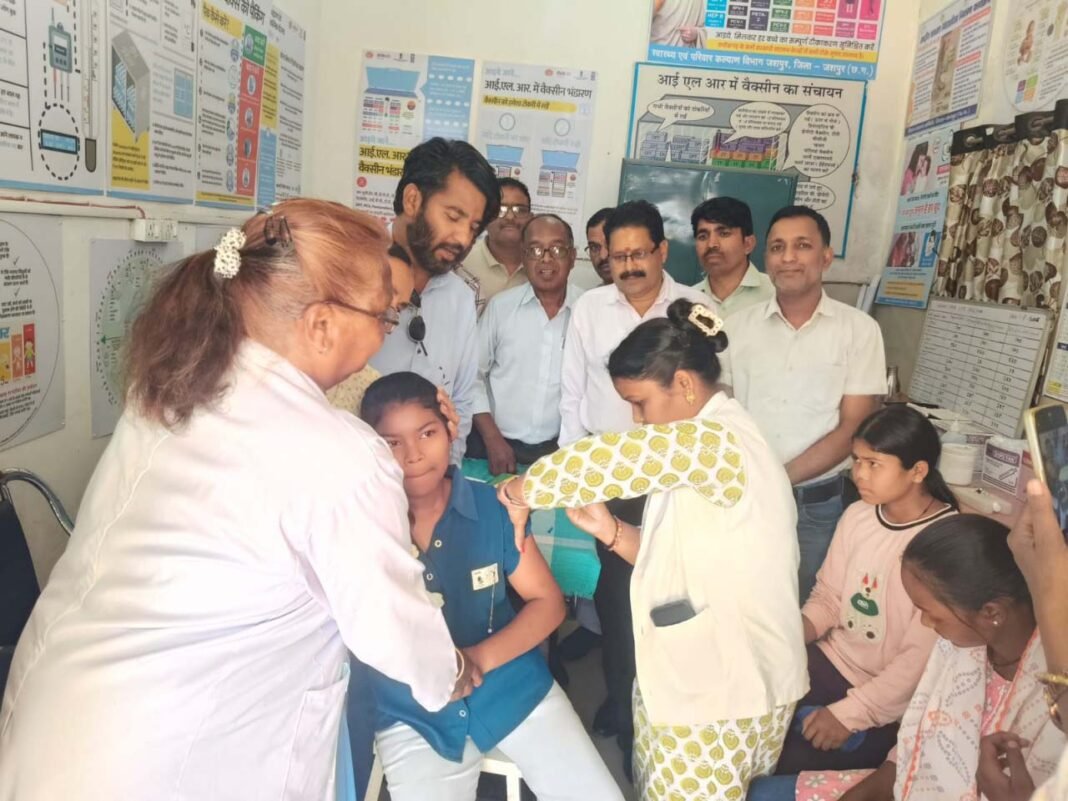 रायपुर : सर्वाइकल कैंसर से बचाव के लिए जशपुर में एचपीवी टीकाकरण अभियान तेज