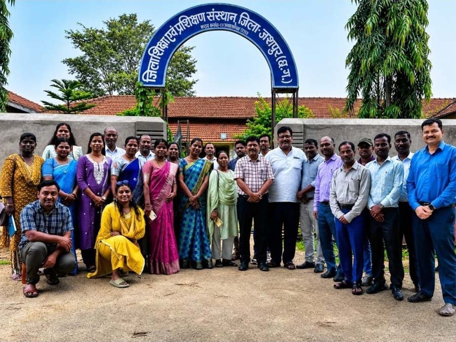 रायपुर : जशपुर में मातृभाषा आधारित शिक्षा को बढ़ावा, नींव कार्यक्रम से सादरी भाषा में होगी बुनियादी पढ़ाई