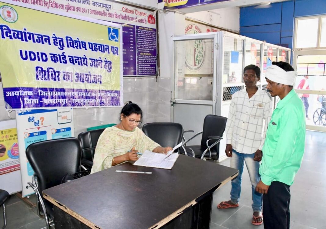 रायपुर : नियमित यूडीआईडी शिविर से दिव्यांगजनों को मिल रही