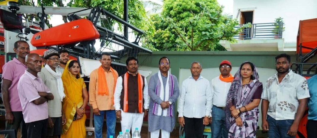 रायपुर : बीजापुर के सूदुर अंचल मांझीगुड़ा पहुंचे कृषि मंत्री रामविचार नेताम