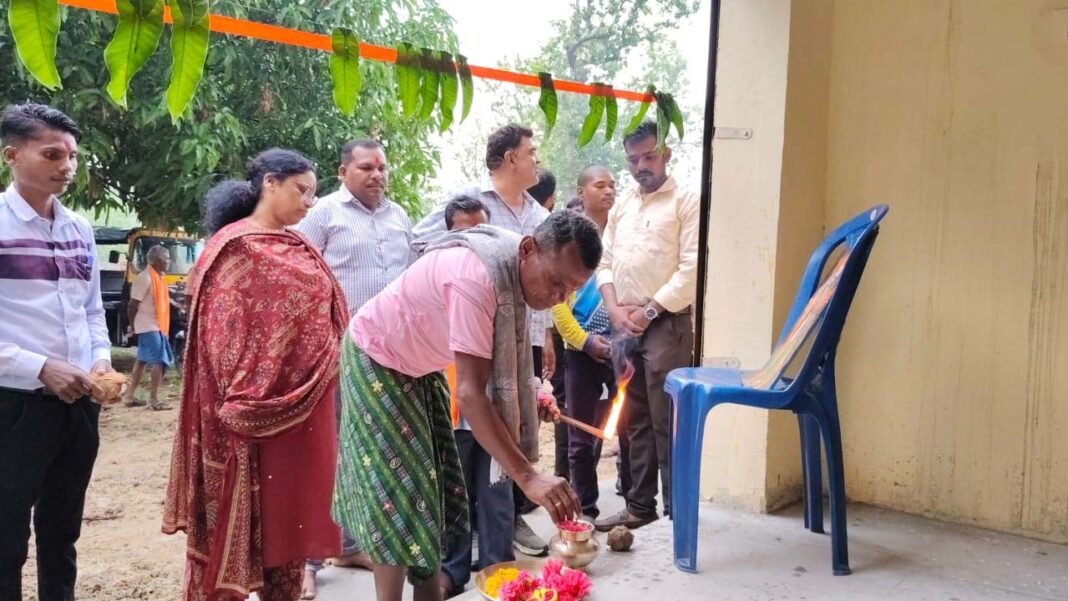 रायपुर : ग्राम पंचायत कारसिंग में 15 लाख रुपये के व्यावसायिक परिसर निर्माण कार्य का भूमिपूजन