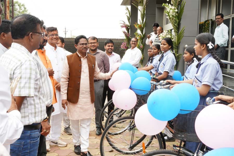 रायपुर : सुकमा के छात्र नीट और आईआईटी में बना रहे पहचान, शिक्षा के क्षेत्र में तेजी से बदल रही जिले की तस्वीर