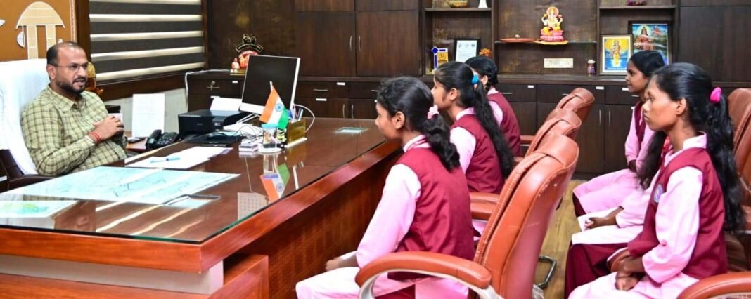 रायपुर : शिक्षा से सशक्त हो रहे जनजातीय अंचल, नीट-2026 में एकलव्य विद्यालयों के होनहार विद्यार्थियों का शानदार प्रदर्शन