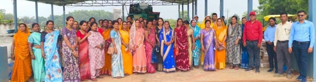रायपुर : श्वेत क्रांति की ओर बढ़ते धमतरी की महिलाओं के कदम- झारखंड के सफल डेयरी मॉडल का अध्ययन करने रवाना हुआ 43 महिला दुग्ध उत्पादकों का दल