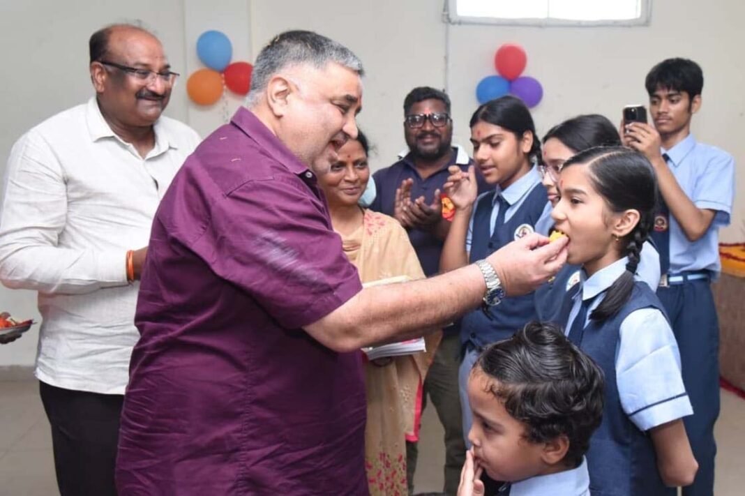 रायपुर : बेटियों के सपनों को मिली नई उड़ान, शाला प्रवेश उत्सव में शामिल हुए पर्यटन एवं संस्कृति मंत्री राजेश अग्रवाल