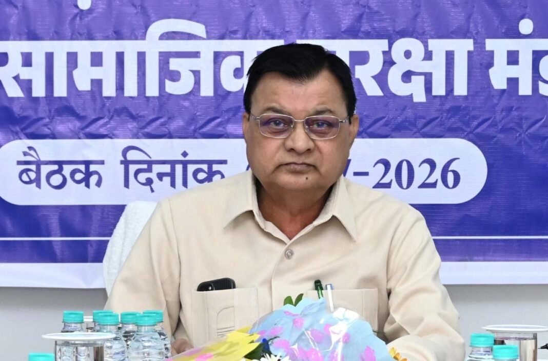 रायपुर : असंगठित कर्मकारों के लिए नई योजनाएं बनेगी, ई-रिक्शा सहायता योजना में अनुदान बढ़ाकर एक लाख रुपये किया जाएगा