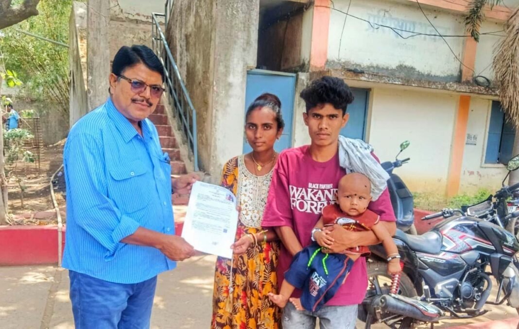 रायपुर : सेवा सेतु पोर्टल से घर बैठे मिला विवाह पंजीयन प्रमाण पत्र, रजनी और रितिकरोशन ने साझा किया अनुभव