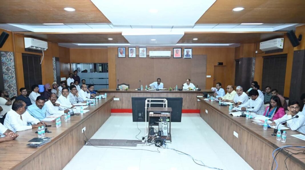 रायपुर : लोक निर्माण विभाग के सचिव ने पुल निर्माण कार्यों की प्रगति की समीक्षा की