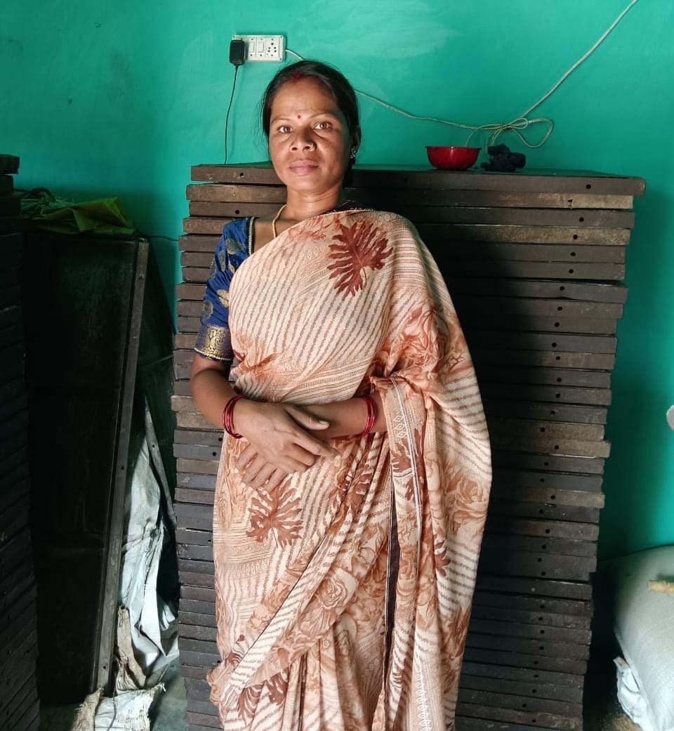 रायपुर : सेंट्रिंग प्लेट व्यवसाय से अपनी गृहस्थी को आर्थिक मजबूती प्रदान कर रही हैं फूलकली