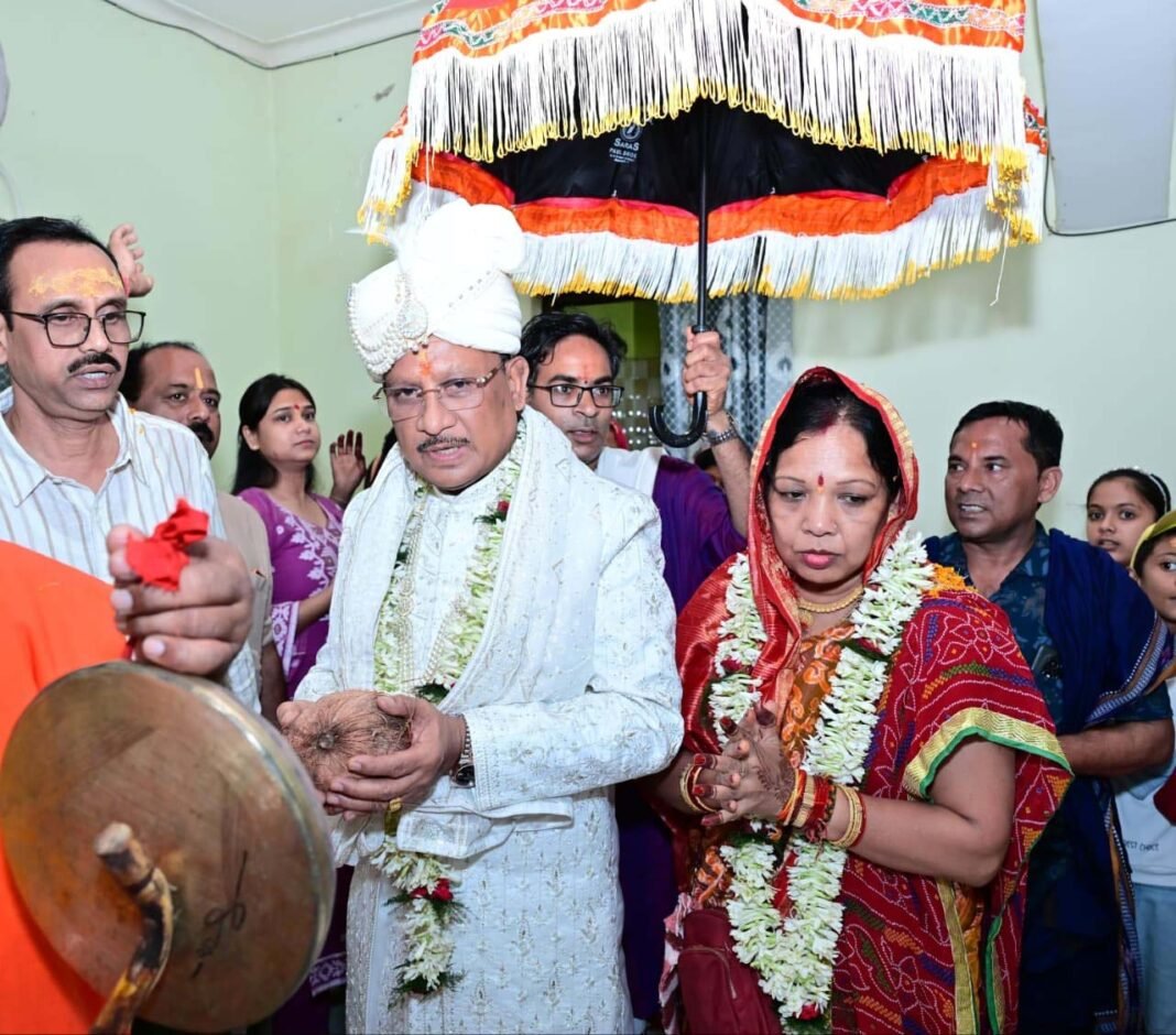 रायपुर : मुख्यमंत्री विष्णुदेव साय ने दोकड़ा की ऐतिहासिक रथयात्रा में निभाई गजपति महाराजा की परंपरा : भगवान श्री जगन्नाथ का रथ खींचकर प्रदेशवासियों के सुख, समृद्धि और खुशहाली की कामना की