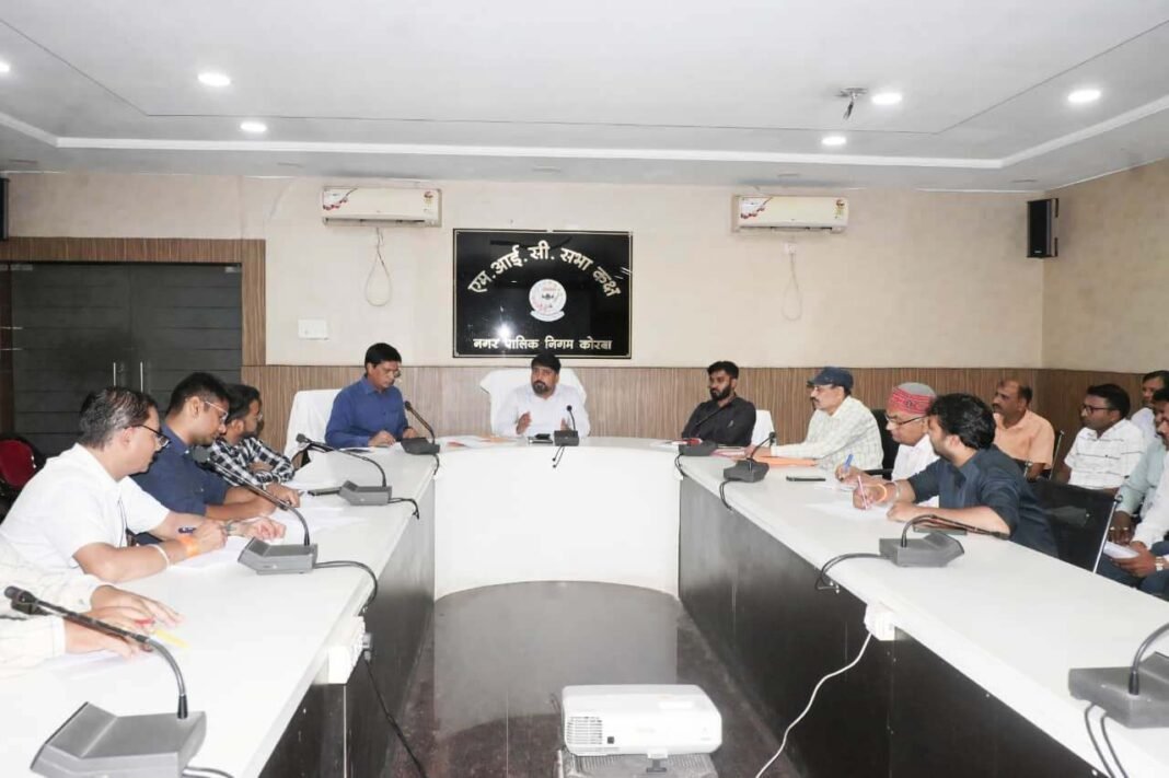 KORBA : राजस्व की कम वसूली पर आयुक्त हुये नाराज, जिम्मेदार निरीक्षकों को नोटिस जारी करने दिये निर्देश