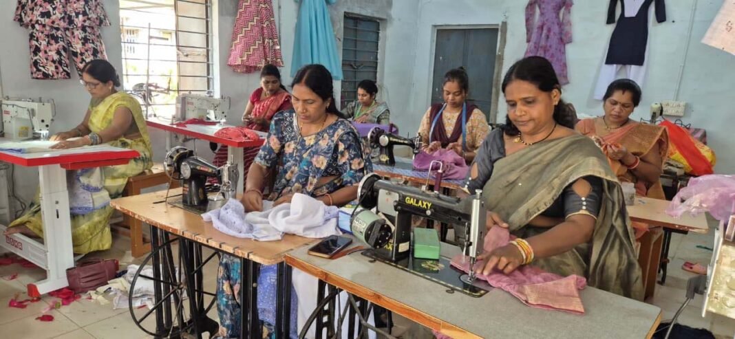 रायपुर : उड़ान महिला सिलाई एवं फैशन बुटीक समूह बना आत्मनिर्भरता की नई पहचान