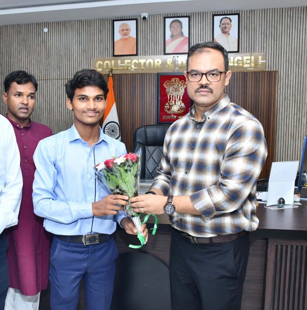 रायपुर : कुलदीप पुरले ने बढ़ाया मुंगेली जिले का मान, गौ विज्ञान परीक्षा में प्रदेश में द्वितीय स्थान