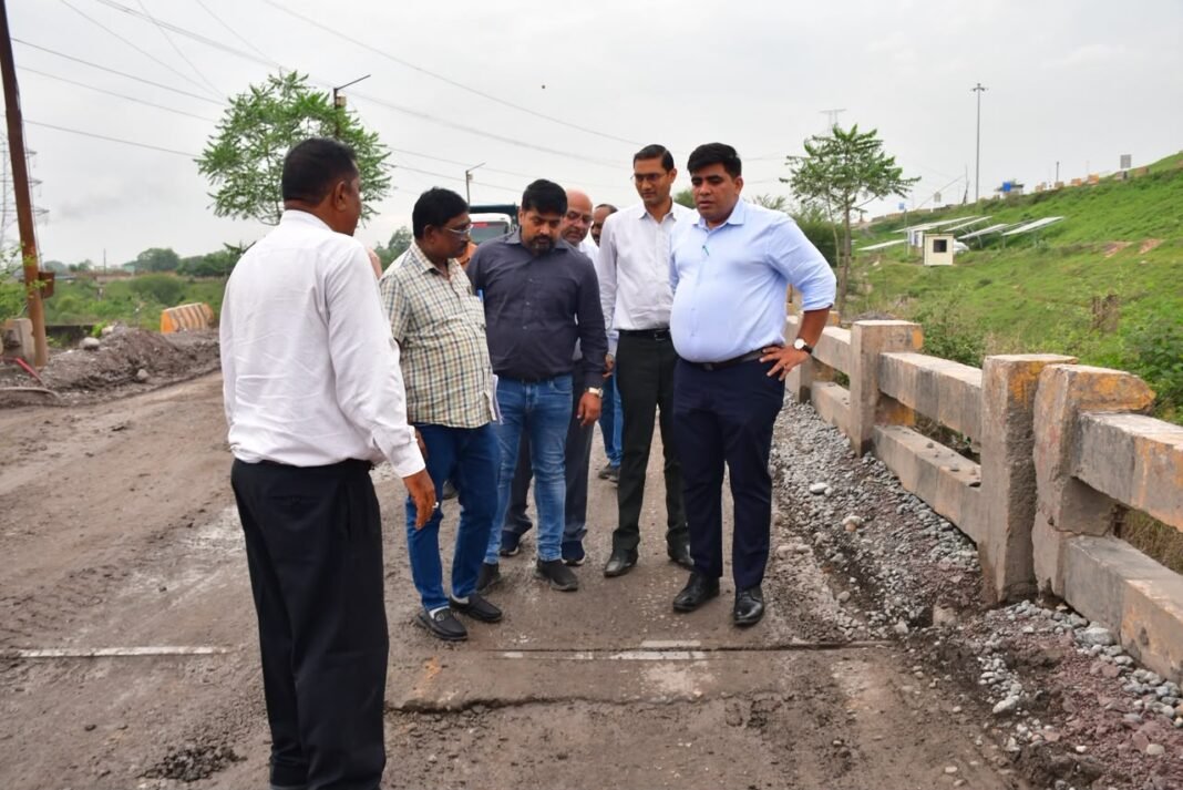 KORBA : निर्माणाधीन सड़कों का कलेक्टर ने किया स्थल निरीक्षण