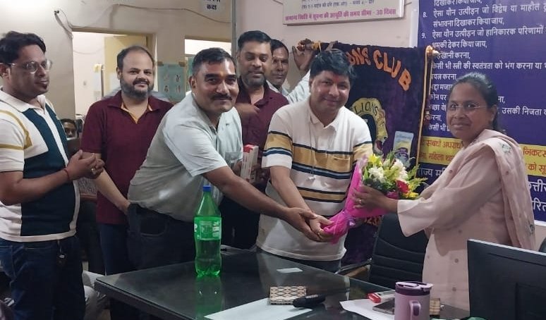 लायंस क्लब कोरबा एवरेस्ट ने जिला आयुर्वेद अधिकारी डॉ. श्वेता एक्का के मुख्य आतिथ्य में जिला आयुर्वेद कार्यालय निहारिका कोरबा में कार्यक्रम आयोजित कर 60 आयुष चिकित्सकों को सम्मानित कर मनाया डॉक्टर्स डे