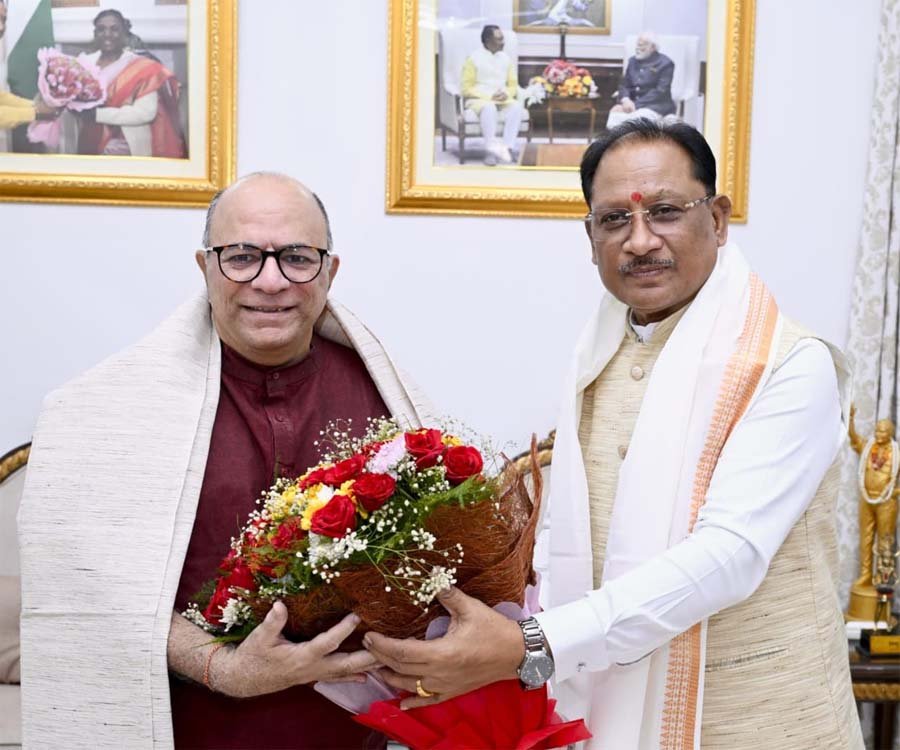 रायपुर : मुख्यमंत्री विष्णुदेव साय से निर्माता-निर्देशक डॉ. चंद्रप्रकाश द्विवेदी ने की सौजन्य मुलाकात