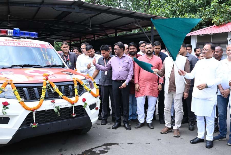 रायपुर : मुख्यमंत्री विष्णु देव साय ने धरसींवा विधानसभा को दी निःशुल्क एम्बुलेंस की सौगात