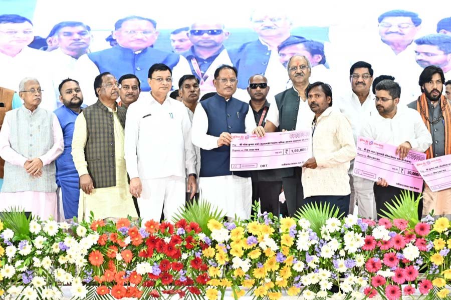 रायपुर : विशेष लेख : ढाई साल की उपलब्धियाँ- छत्तीसगढ़ का श्रमिक कल्याण के क्षेत्र में नई पहचान
