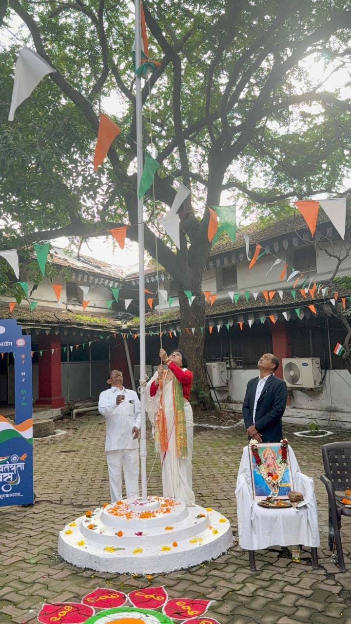 रायपुर : स्वतंत्रता दिवस पर महिला आयोग अध्यक्ष डॉ. ममता साहू ने किया ध्वजारोहण, विद्यार्थियों को किया प्रेरित