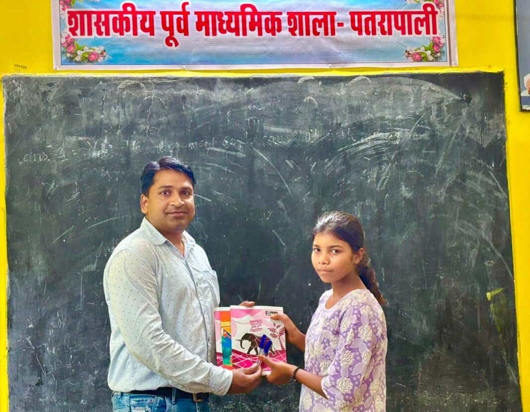 रायपुर : शिक्षक की पहल से शाला त्यागी दुर्गावती फिर लौटी शिक्षा की मुख्यधारा में
