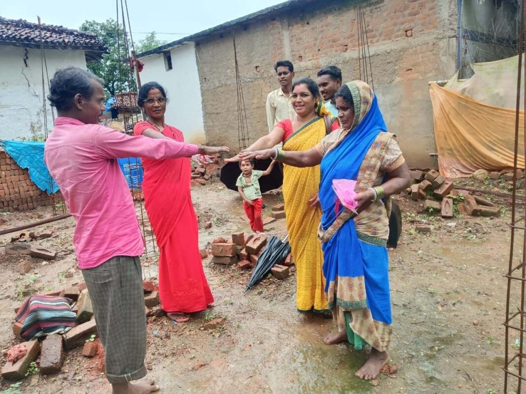 रायपुर : रक्षा सूत्र से बंधा ‘पक्के घर’ का संकल्प
