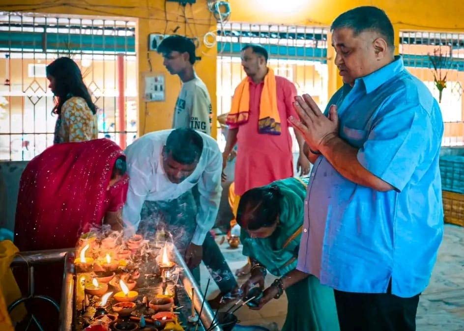 रायपुर : सावन के तृतीय सोमवार और नागपंचमी पर मंत्री राजेश अग्रवाल ने किया भगवान भोलेनाथ का पूजन-अर्चन