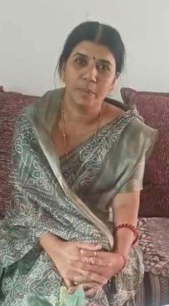 रायपुर : सक्षम योजना से संवरी किस्मतः ईंट के कारोबार से आत्मनिर्भरता की नई इबारत लिख रहीं कुसुम