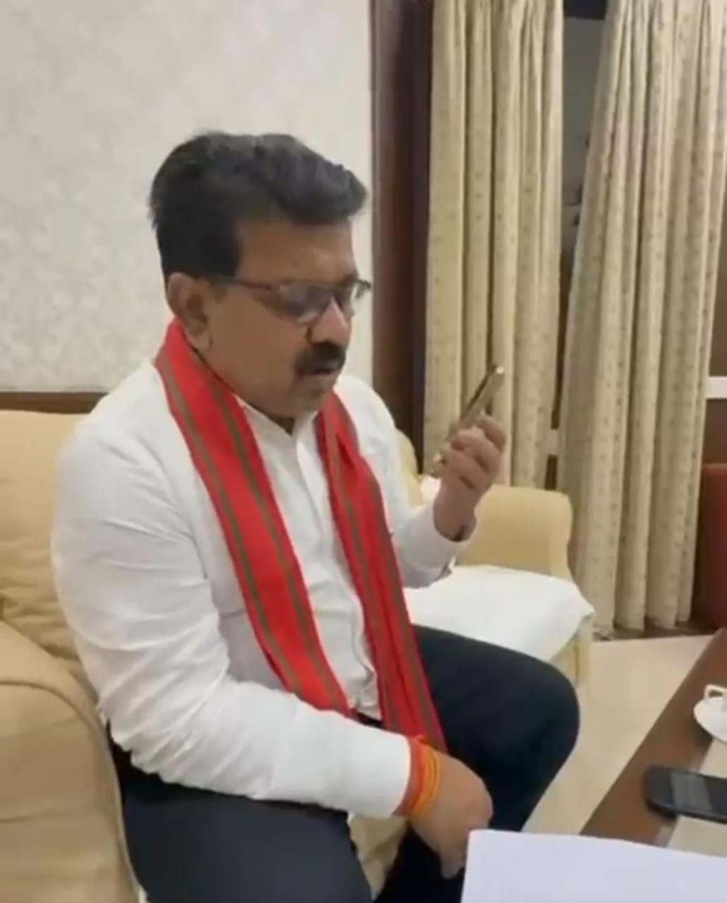 रायपुर : कुलगाम आतंकी हमले के पीड़ितों के परिजनों से उप मुख्यमंत्री विजय शर्मा ने की बात