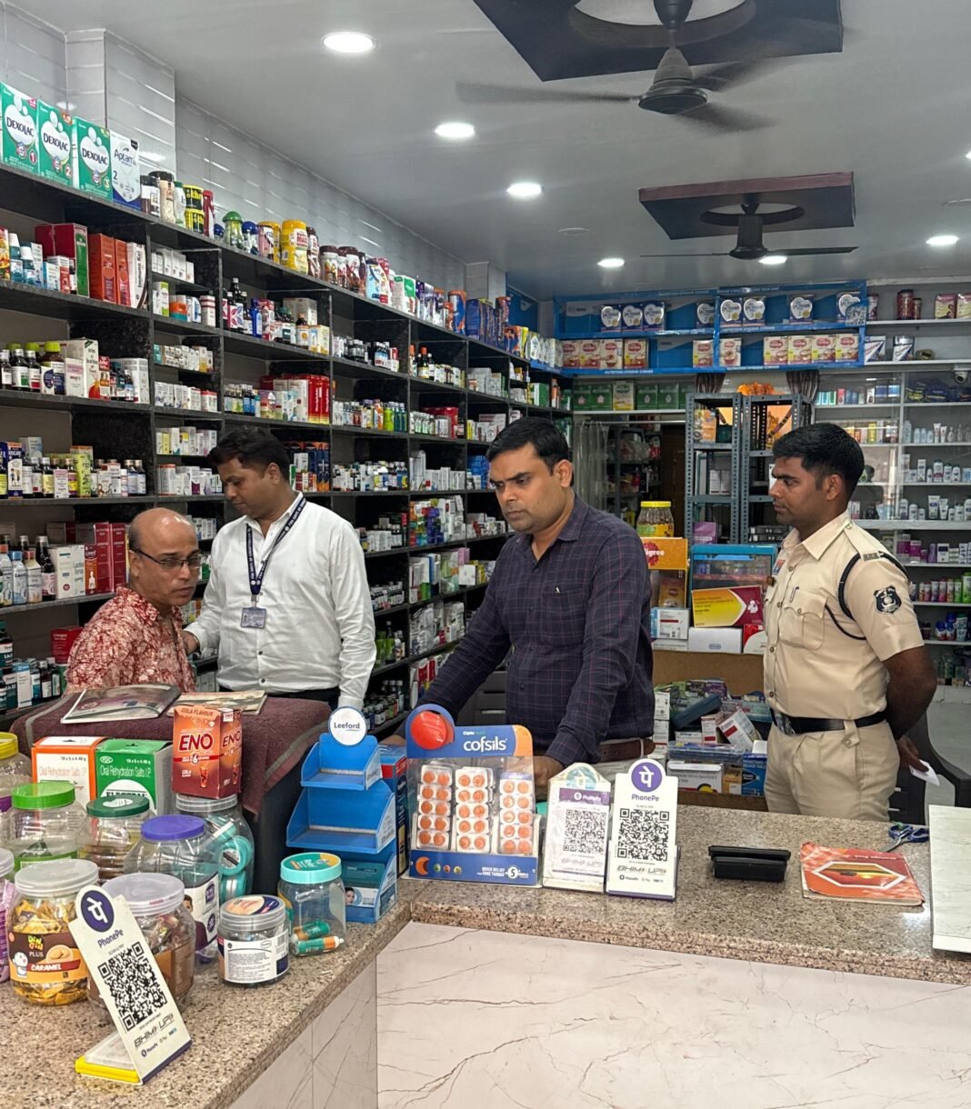कोरबा स्थित मेडिकल दुकानों का किया गया औचक निरीक्षण