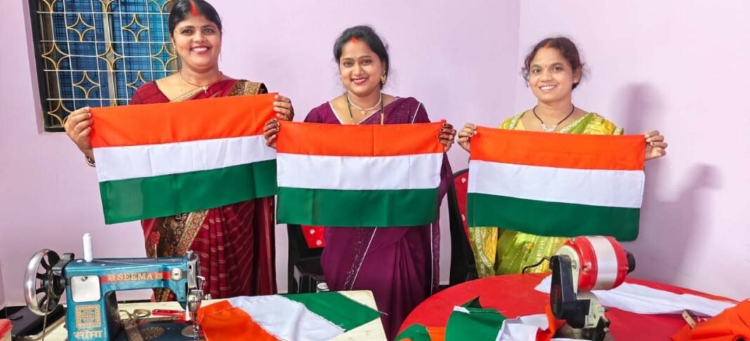 रायपुर : हर घर तिरंगा अभियान में महिलाओं की भागीदारी