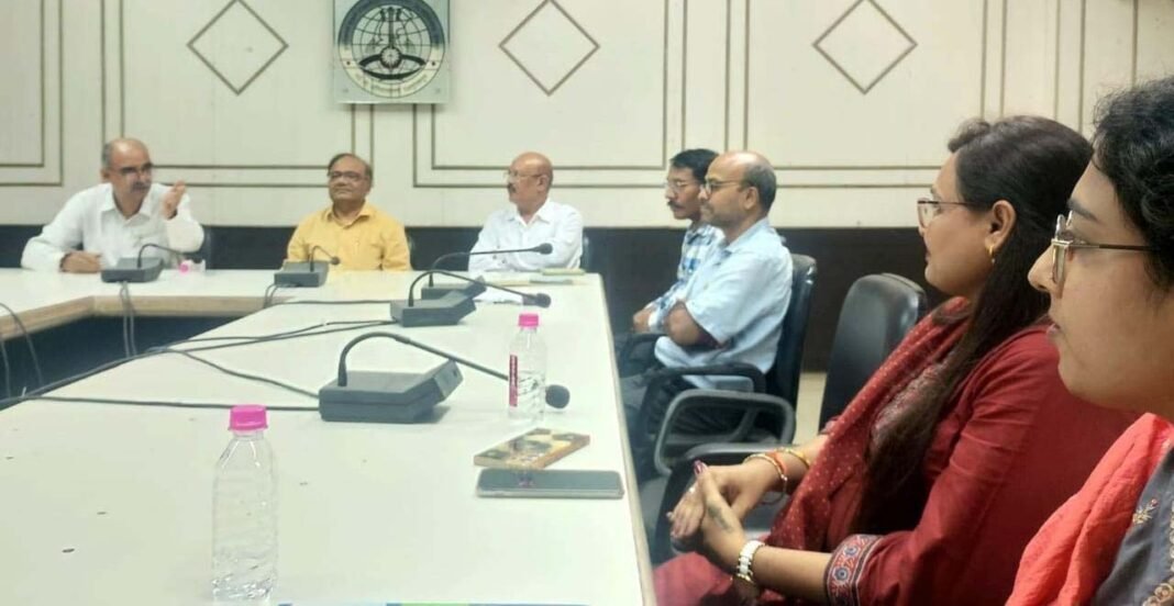 रायपुर : शिक्षा नीति में वैश्विक दृष्टिकोण और विलुप्त ज्ञान के पुनरुद्धार पर बल