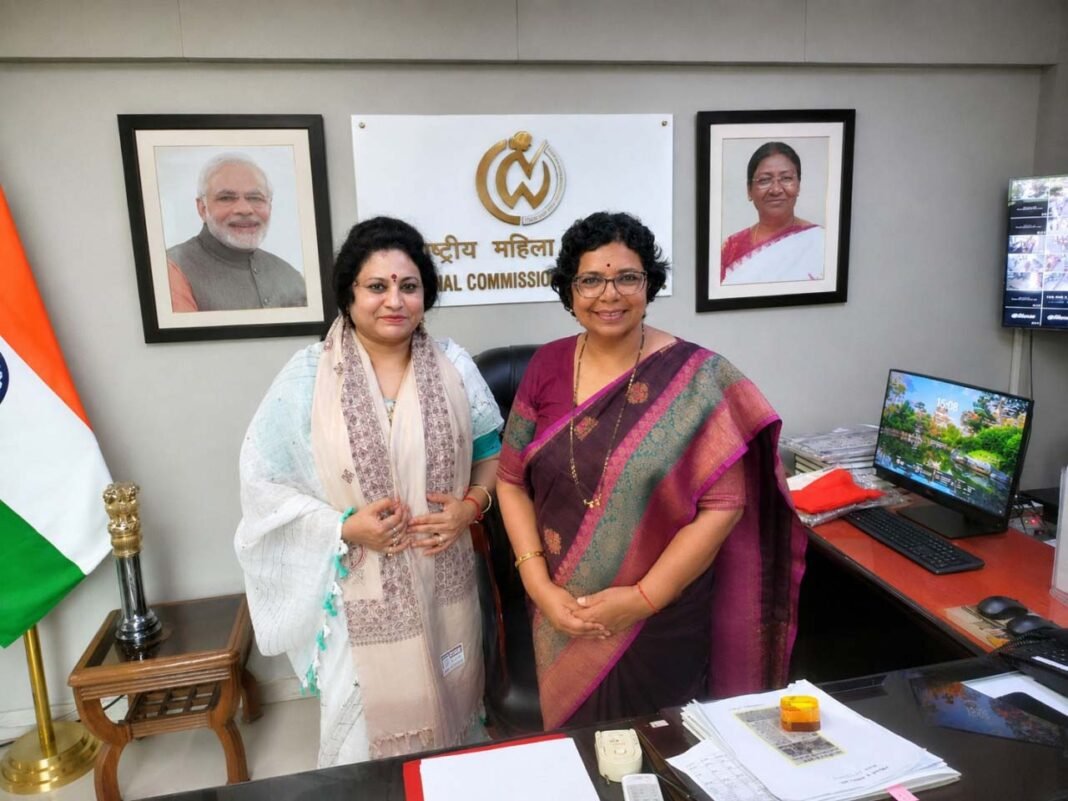 रायपुर : राष्ट्रीय महिला आयोग की अध्यक्ष विजया रहाटकर से राज्य महिला आयोग की अध्यक्ष डॉ. ममता साहू ने की सौजन्य भेंट