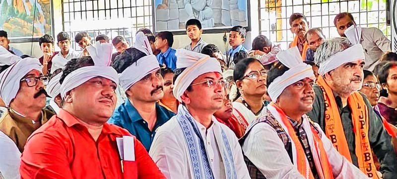 रायपुर : अब धमाकों की नहीं, रेडियो की गूंज