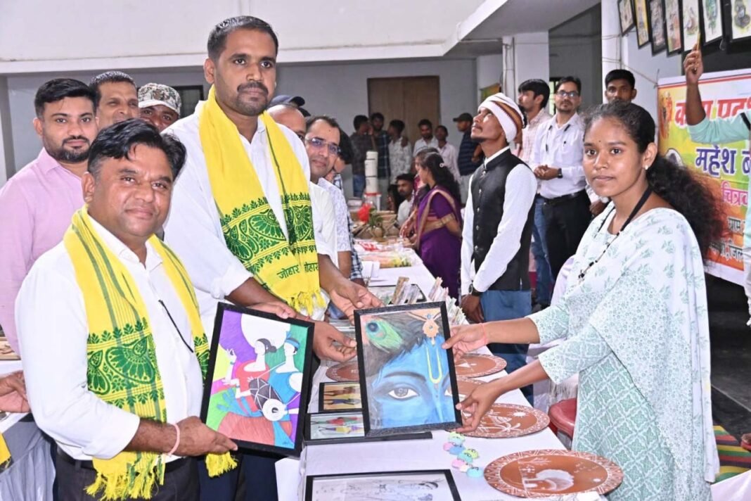 रायपुर : जनजातीय कारीगरों के हुनर को मिलेगा व्यापक बाजार, 20 कलाकारों एवं कारीगरों ने लगाए स्टॉल