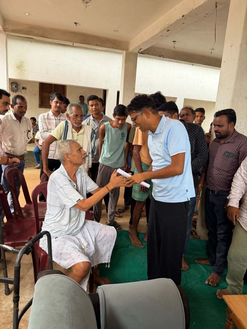 रायपुर : आमापाली में वित्त मंत्री ओपी चौधरी ने लगाई जन चौपाल, सुनी ग्रामीणों की समस्याएं