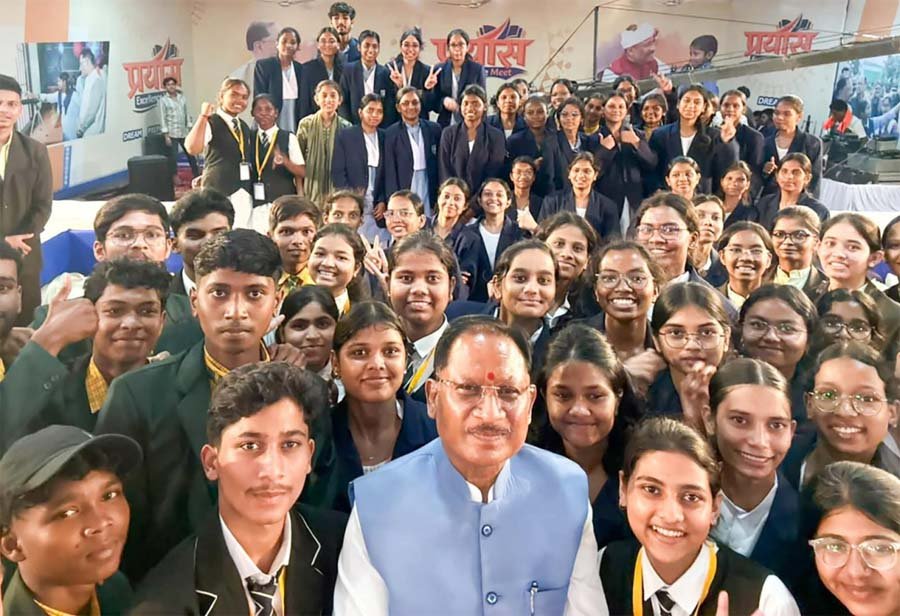 रायपुर : शिक्षा से विकसित छत्तीसगढ़ तक : मुख्यमंत्री साय ने नीट क्वालीफाई विद्यार्थियों के साथ साझा किया भविष्य का रोडमैप