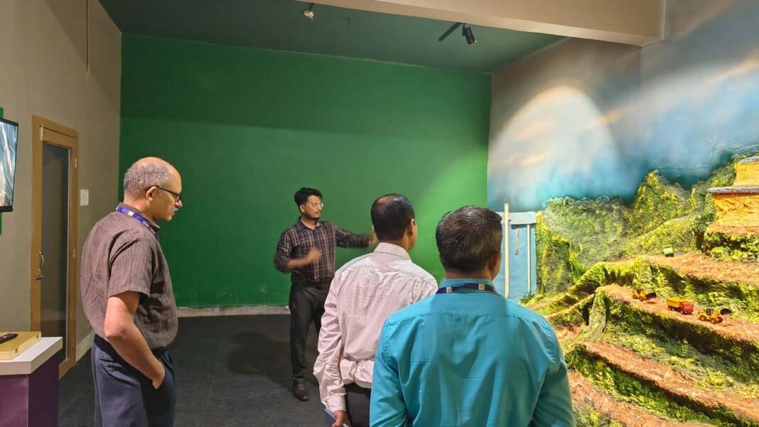 रायपुर : इसरो के वैज्ञानिकों ने किया जिला विज्ञान केंद्र दंतेवाड़ा का भ्रमण