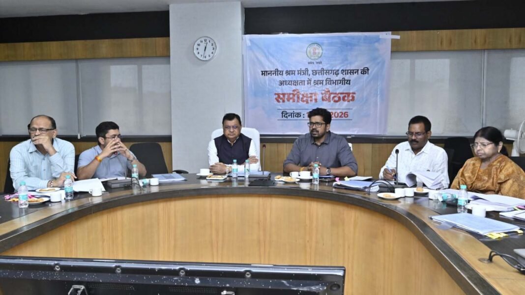 रायपुर : श्रमिक परिवारों को मिले शासन की विभिन्न योजनाओं का लाभ – श्रम मंत्री लखन लाल देवांगन