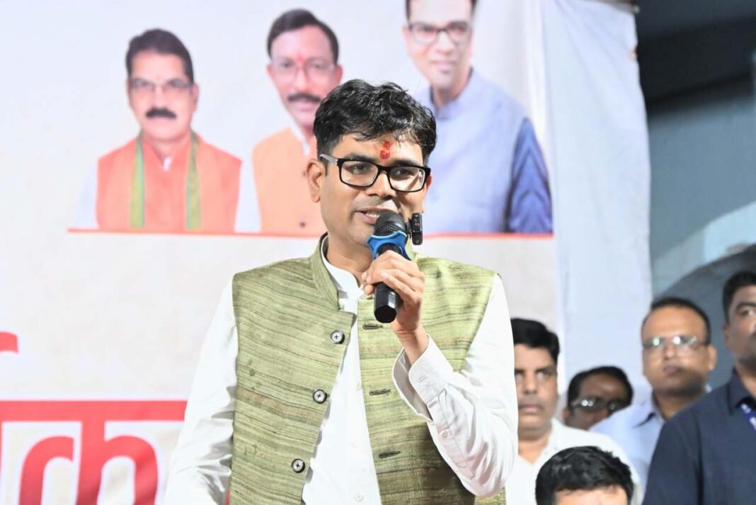 रायपुर : रायगढ़ के वार्ड क्रमांक 34 में आर.सी.सी. नाली निर्माण कार्य का शिलान्यास
