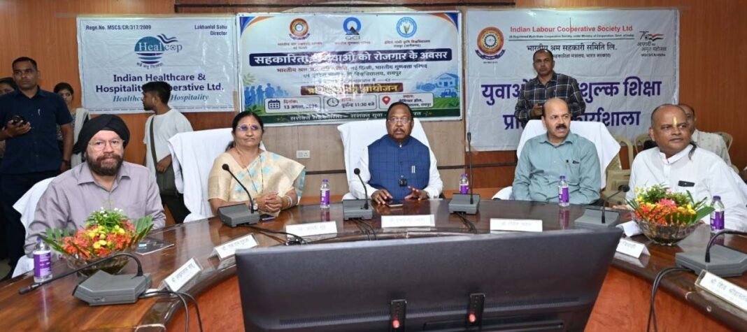 रायपुर : कृषि मंत्री नेताम ने छात्रों को दिया ‘सहकार से रोजगार’ का मंत्र