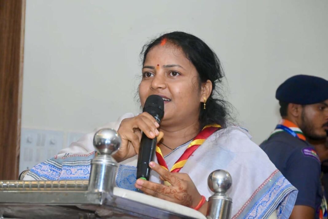 रायपुर : मंत्री लक्ष्मी राजवाड़े ने सैनिक भाइयों के लिए भेजे रक्षा सूत्र