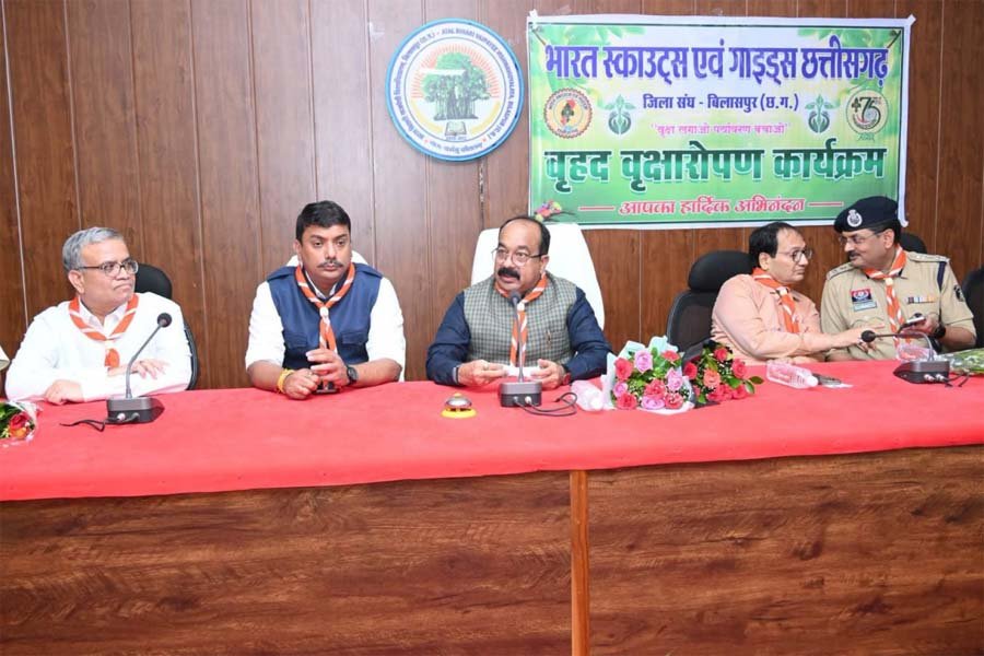 रायपुर : उप मुख्यमंत्री अरुण साव ने किया पौधारोपण, बोले हरियाली बढ़ेगी तो पर्यावरण भी स्वस्थ और सुंदर बनेगा