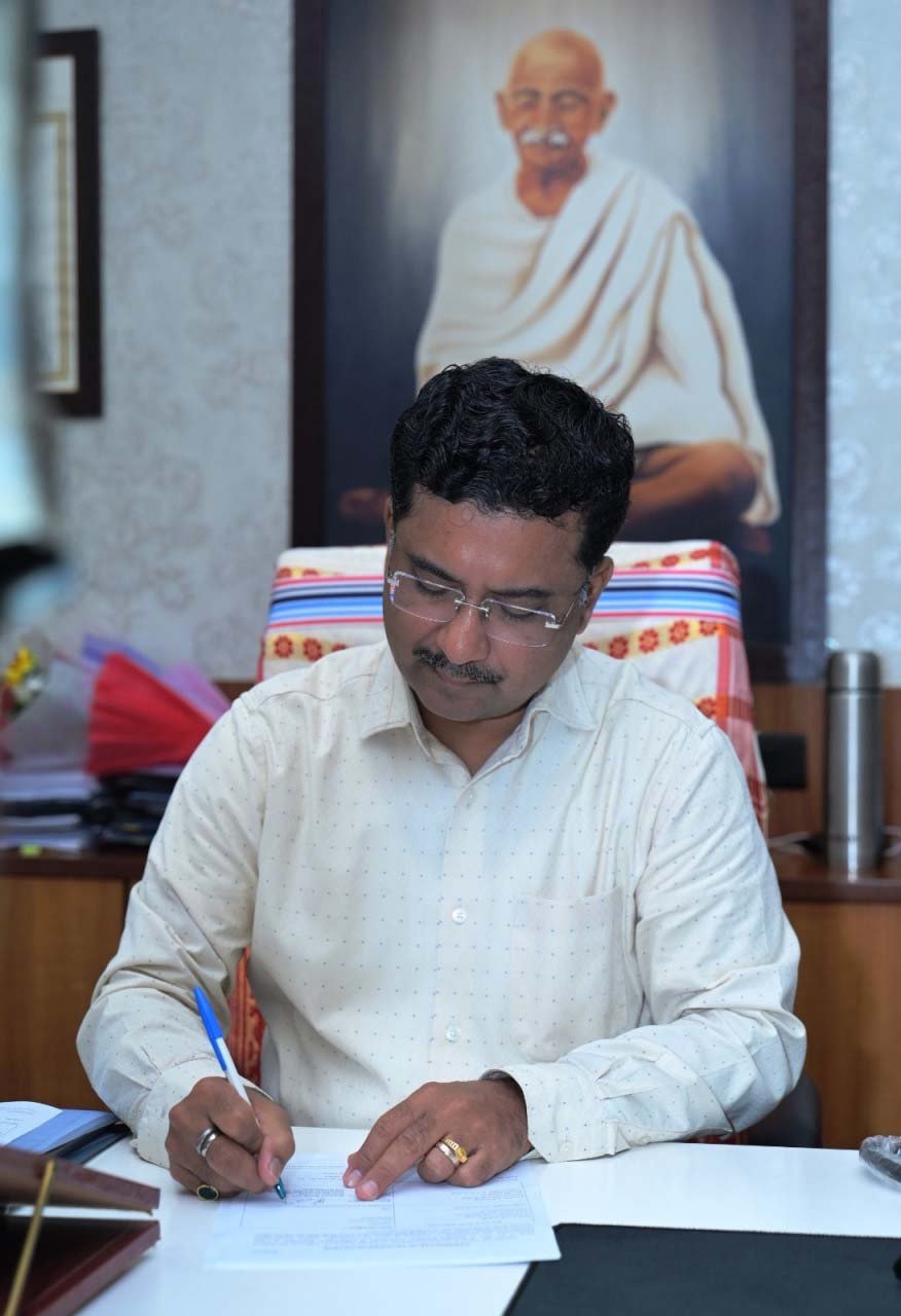 रायपुर : प्रमुख सचिव सोनमणि बोरा ने , नगरीय प्रशासन एवं विकास विभाग का कार्यभार ग्रहण किया